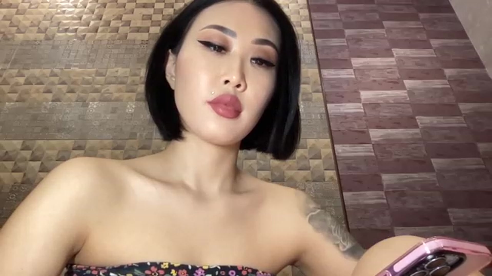 Gallery image thumbnail from Japanese_Doll's myfreecams stream on, 12/26/2022, 19:51 image 18 of 20
