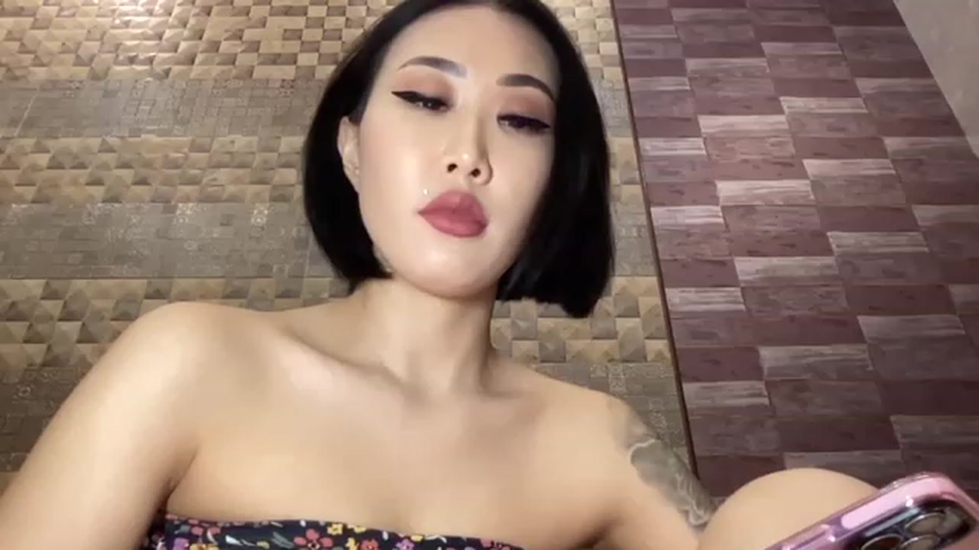 Gallery image thumbnail from Japanese_Doll's myfreecams stream on, 12/26/2022, 19:51 image 16 of 20