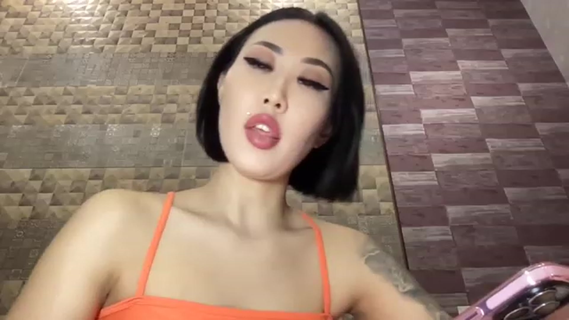 Gallery image thumbnail from Japanese_Doll's myfreecams stream on, 01/01/2023, 22:12 image 15 of 20