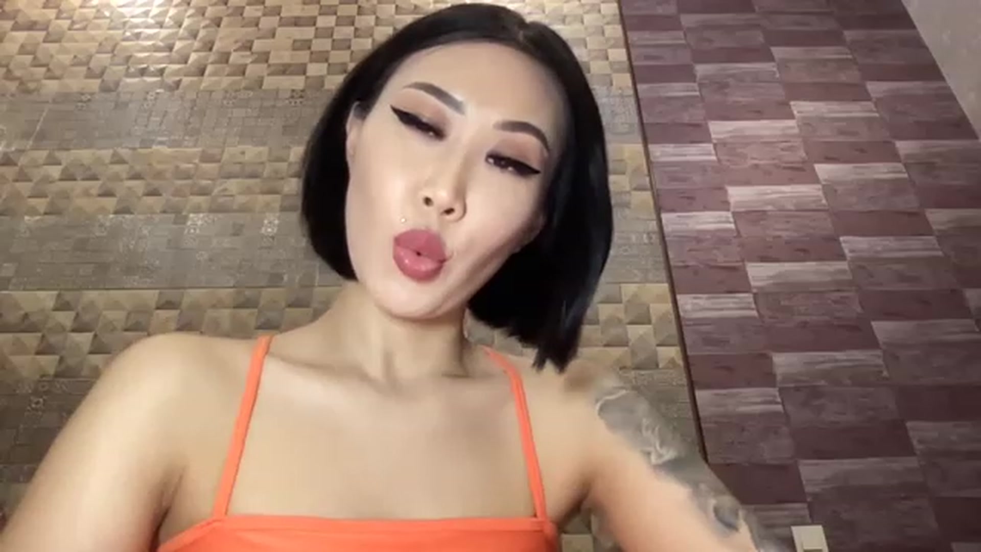 Gallery image thumbnail from Japanese_Doll's myfreecams stream on, 01/01/2023, 22:12 image 6 of 20