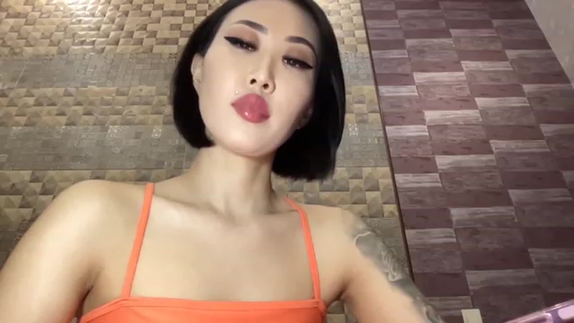 Gallery image thumbnail from Japanese_Doll's myfreecams stream on, 01/01/2023, 22:12 image 11 of 20