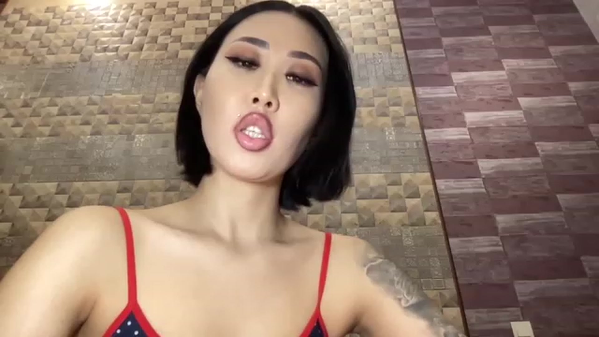 Gallery image thumbnail from Japanese_Doll's myfreecams stream on, 01/19/2023, 23:55 image 9 of 20