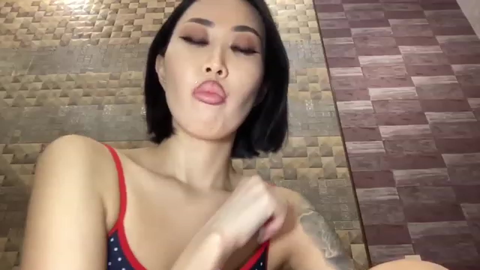 Gallery image thumbnail from Japanese_Doll's myfreecams stream on, 01/19/2023, 23:55 image 17 of 20