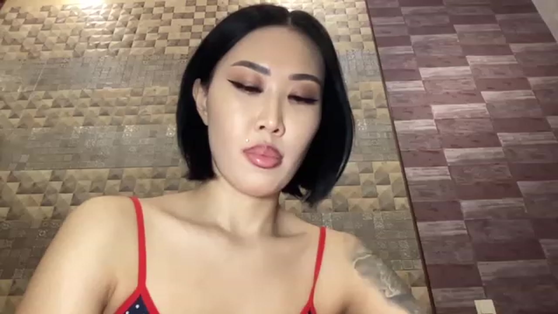 Gallery image thumbnail from Japanese_Doll's myfreecams stream on, 01/19/2023, 23:55 image 20 of 20