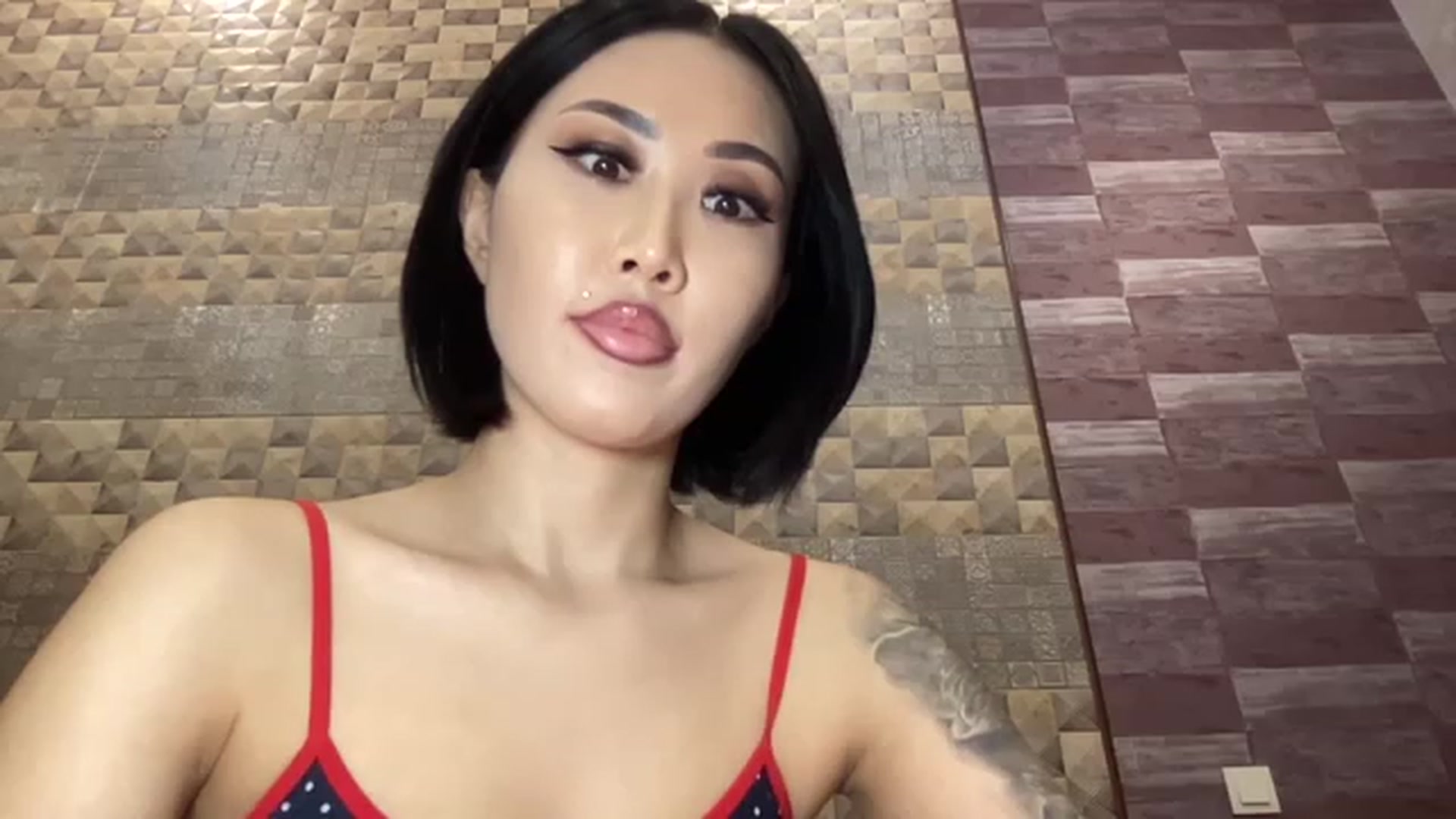 Gallery image thumbnail from Japanese_Doll's myfreecams stream on, 01/19/2023, 23:55 image 3 of 20