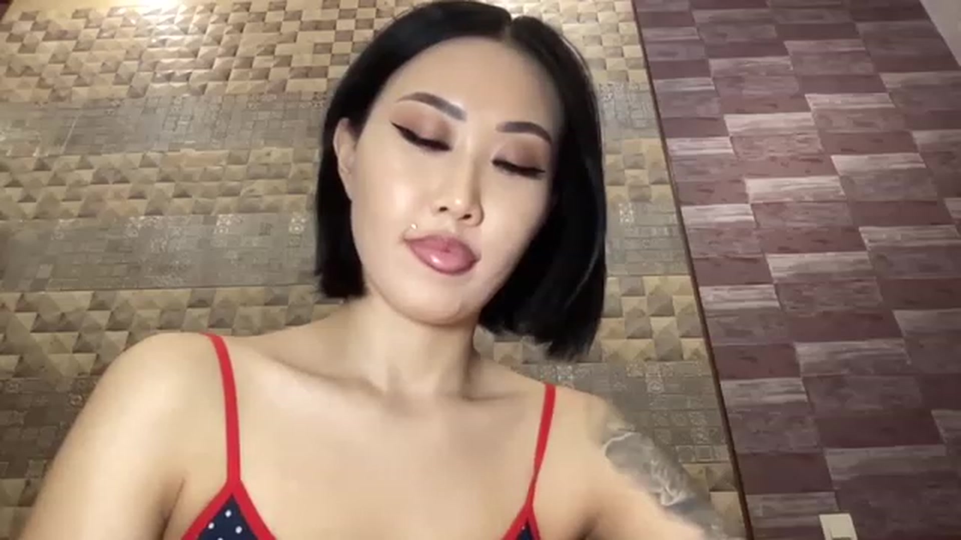 Gallery image thumbnail from Japanese_Doll's myfreecams stream on, 01/19/2023, 23:55 image 8 of 20