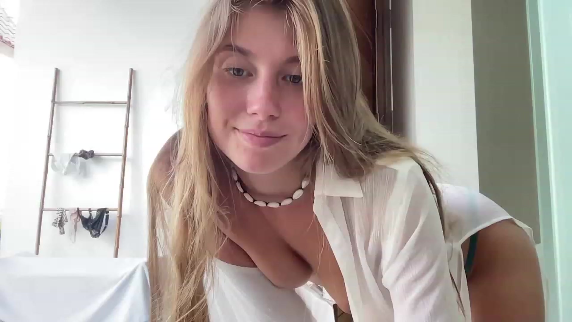 Gallery image thumbnail from JasSurfGirl's myfreecams stream on, 07/12/2023, 04:06 image 5 of 20