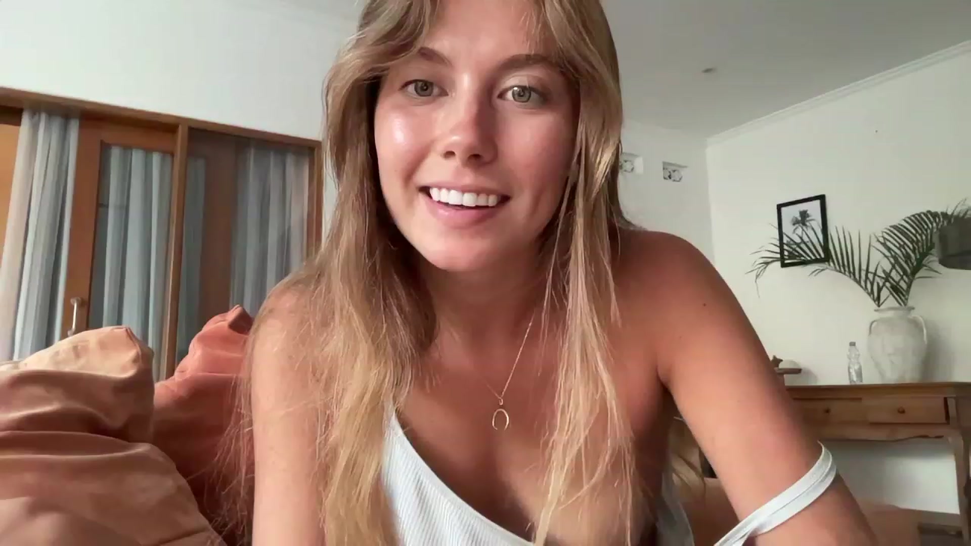 Gallery image thumbnail from JasSurfGirl's myfreecams stream on, 08/12/2023, 23:06 image 9 of 20