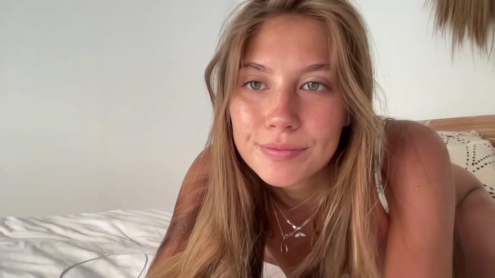 Gallery image thumbnail from JasSurfGirl's myfreecams stream on, 09/17/2023, 23:12 image 15 of 20