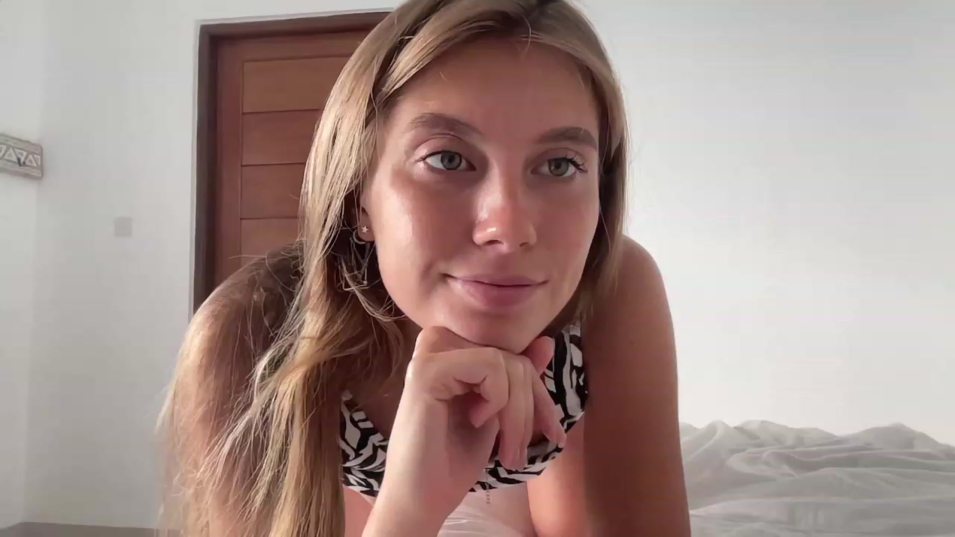 Gallery image thumbnail from JasSurfGirl's myfreecams stream on, 09/29/2023, 24:10 image 6 of 20