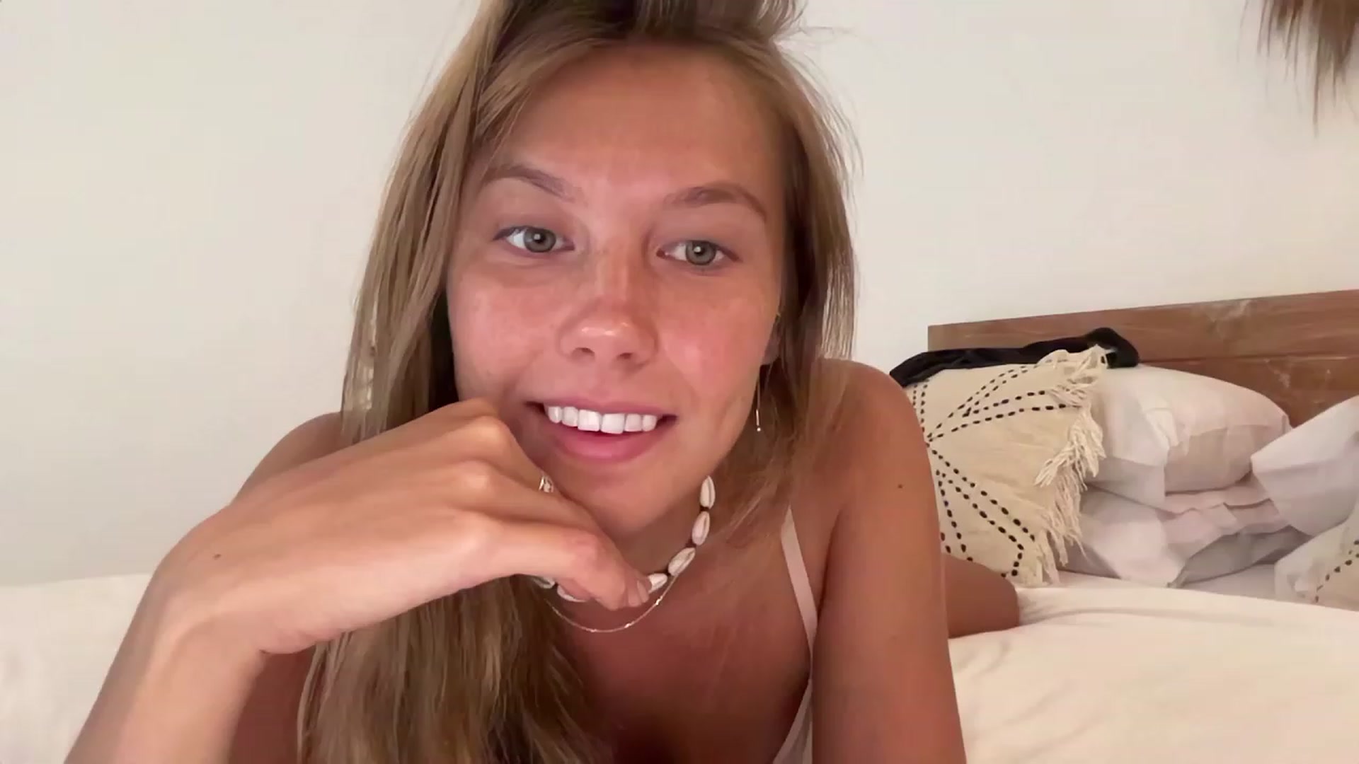 Gallery image thumbnail from JasSurfGirl's myfreecams stream on, 10/06/2023, 23:01 image 3 of 20