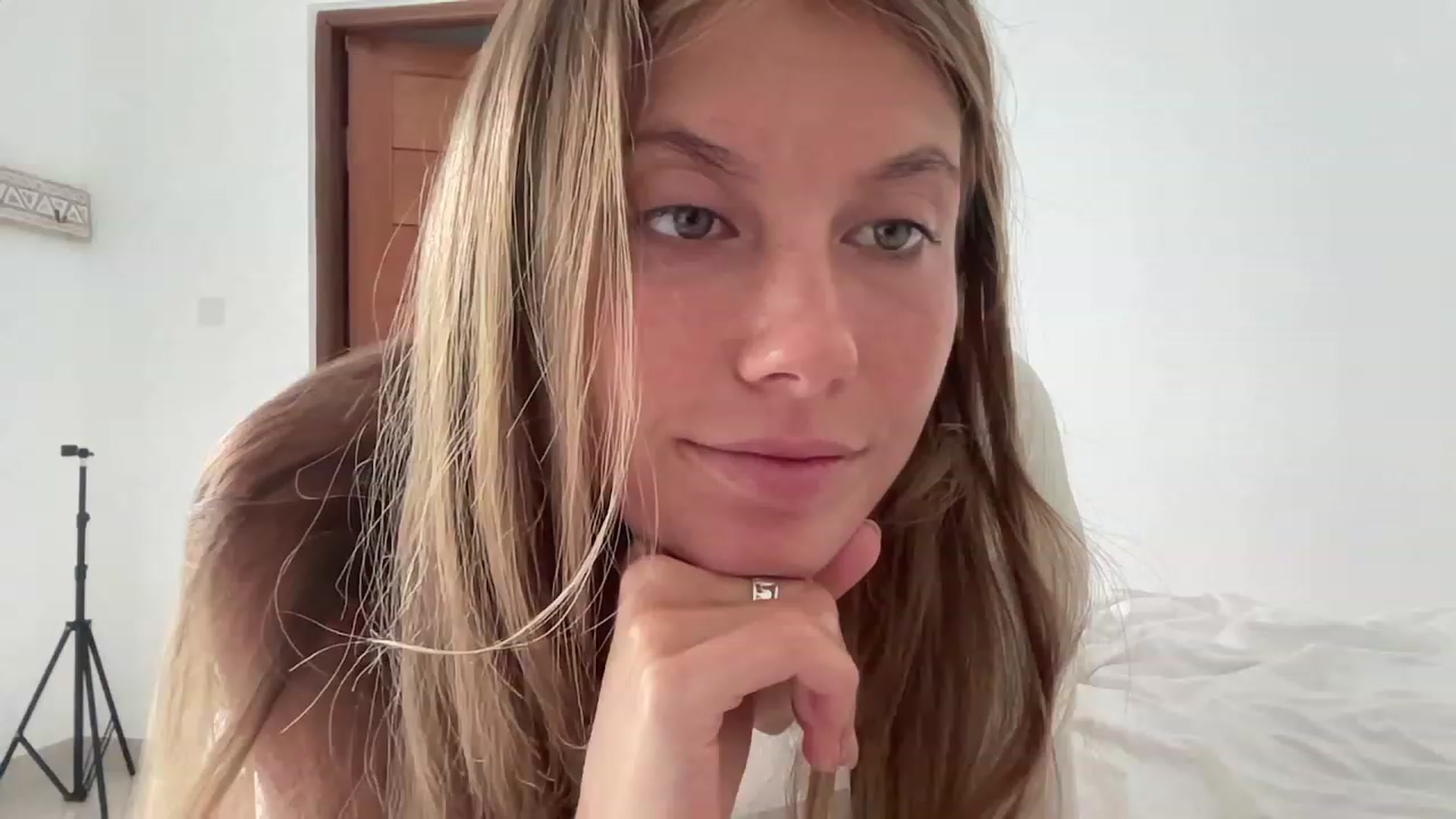 Gallery image thumbnail from JasSurfGirl's myfreecams stream on, 10/08/2023, 24:11 image 13 of 20