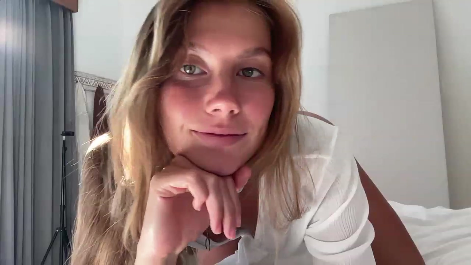 Gallery image thumbnail from JasSurfGirl's myfreecams stream on, 10/16/2023, 08:55 image 4 of 20