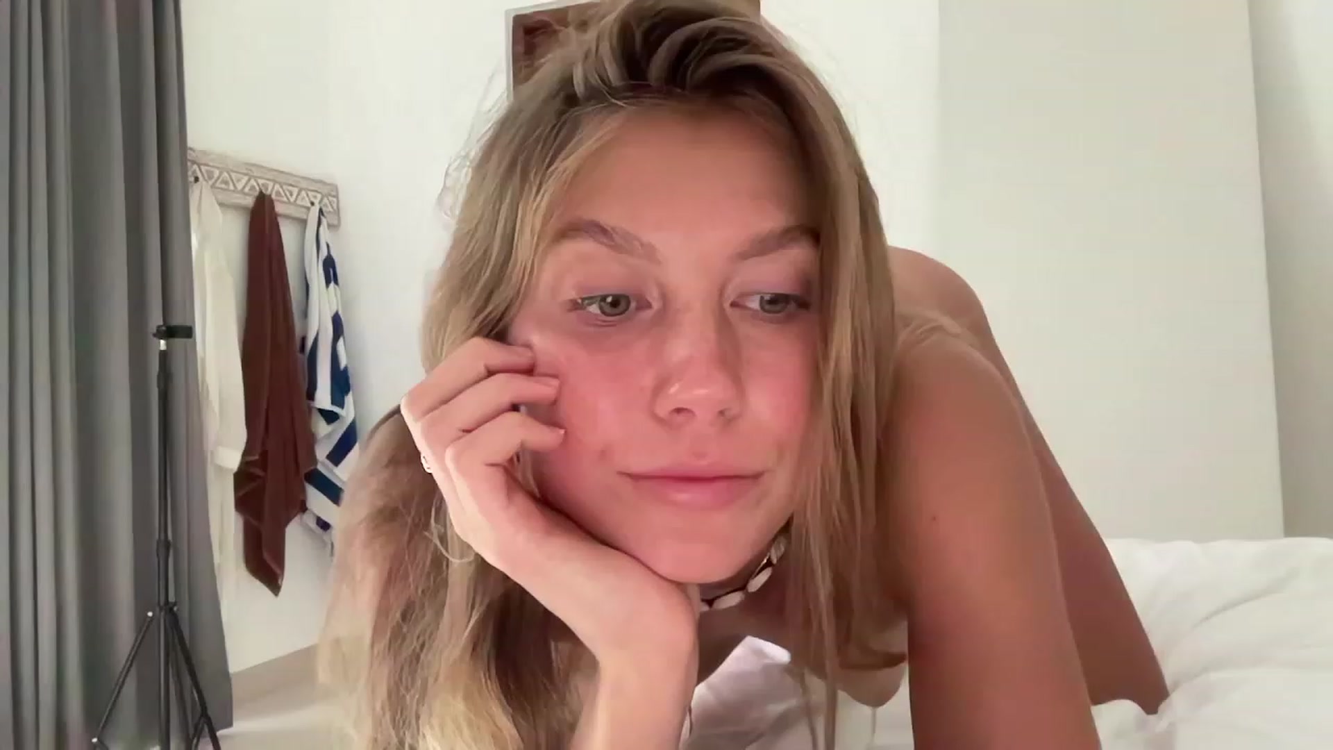 Gallery image thumbnail from JasSurfGirl's myfreecams stream on, 10/16/2023, 09:34 image 4 of 20