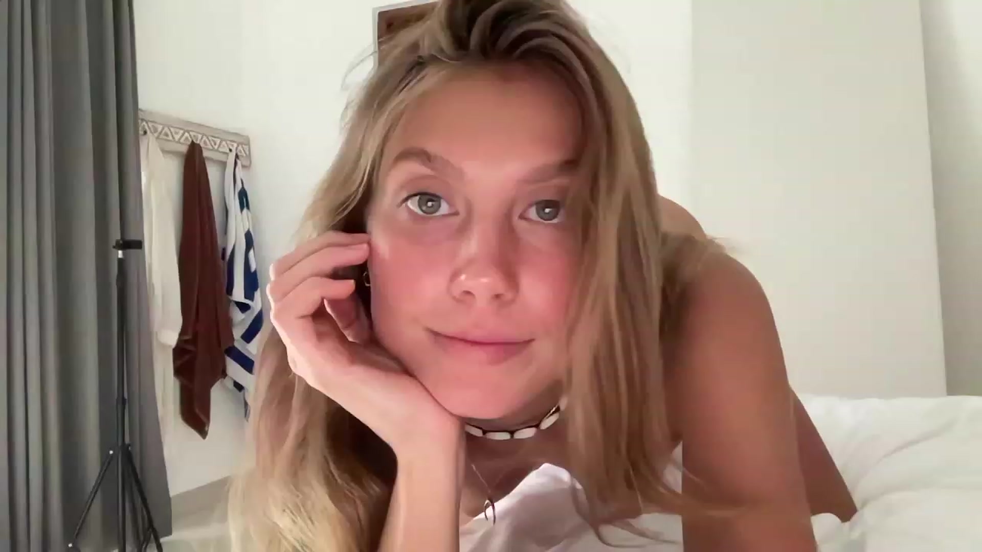 Gallery image thumbnail from JasSurfGirl's myfreecams stream on, 10/16/2023, 09:34 image 2 of 20