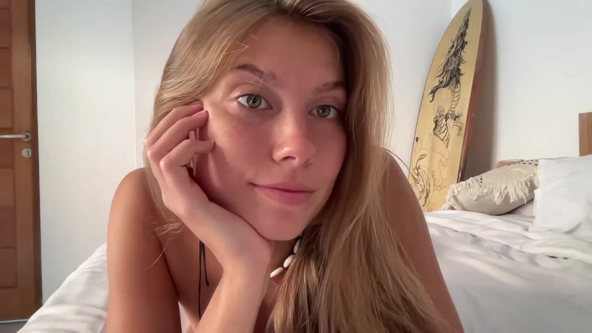 Gallery image thumbnail from JasSurfGirl's myfreecams stream on, 10/19/2023, 23:47 image 1 of 20