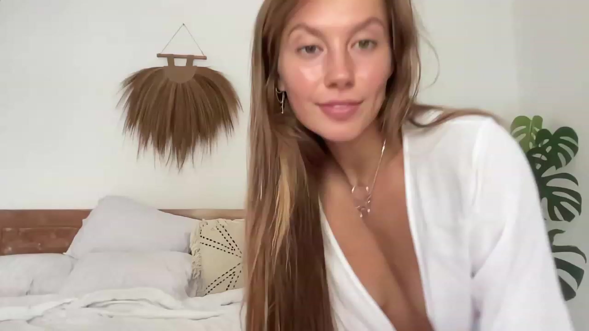 Gallery image thumbnail from JasSurfGirl's myfreecams stream on, 11/01/2023, 01:03 image 2 of 20