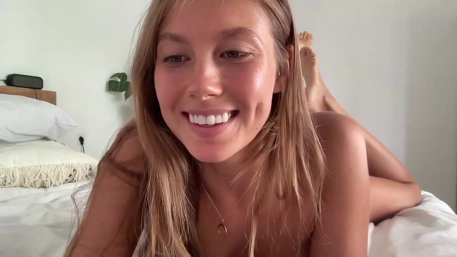Gallery image thumbnail from JasSurfGirl's myfreecams stream on, 11/12/2023, 24:23 image 12 of 20