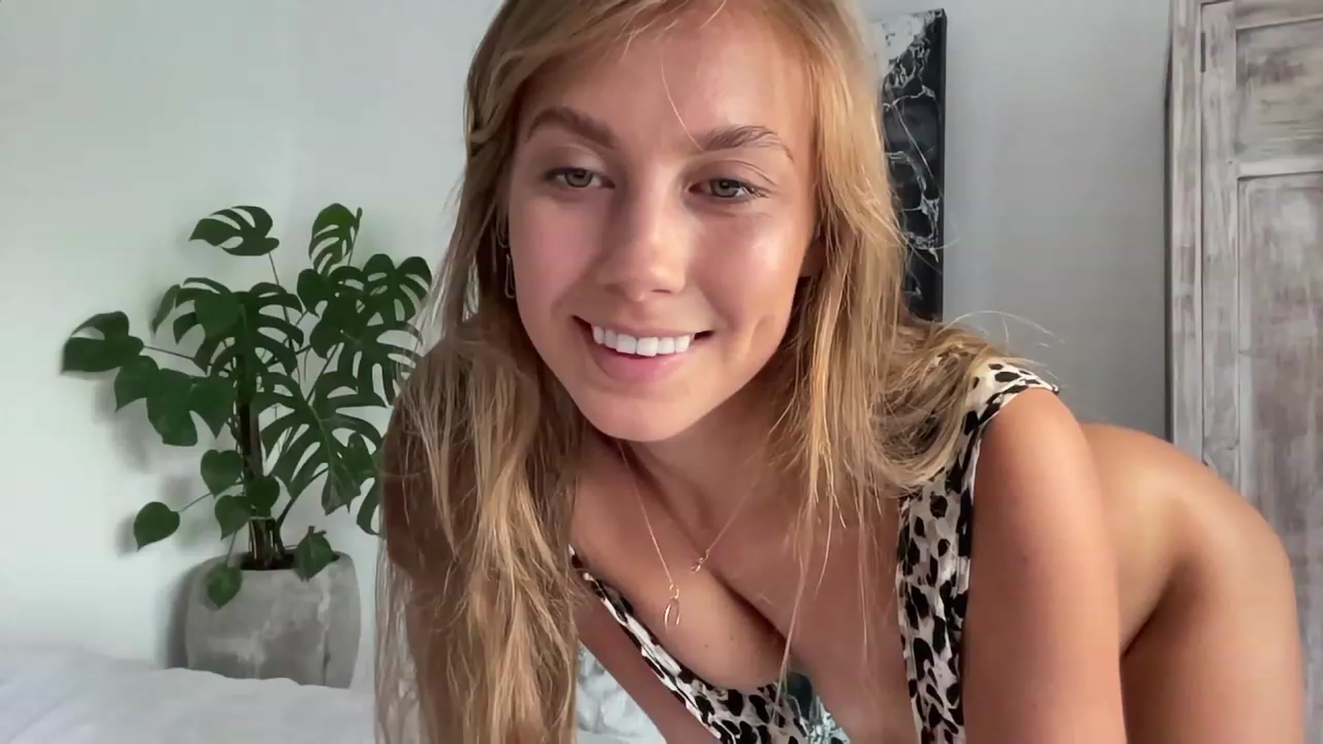 Gallery image thumbnail from JasSurfGirl's myfreecams stream on, 11/20/2023, 23:17 image 12 of 20