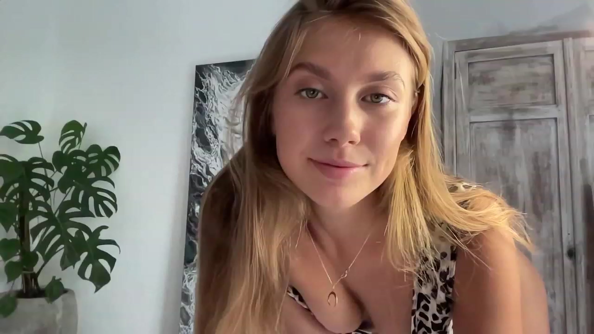 Gallery image thumbnail from JasSurfGirl's myfreecams stream on, 11/20/2023, 23:17 image 3 of 20