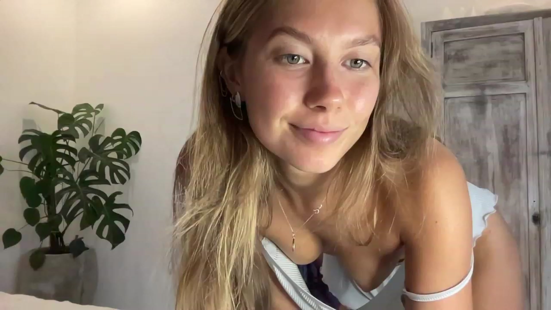 Gallery image thumbnail from JasSurfGirl's myfreecams stream on, 12/04/2023, 22:57 image 4 of 20
