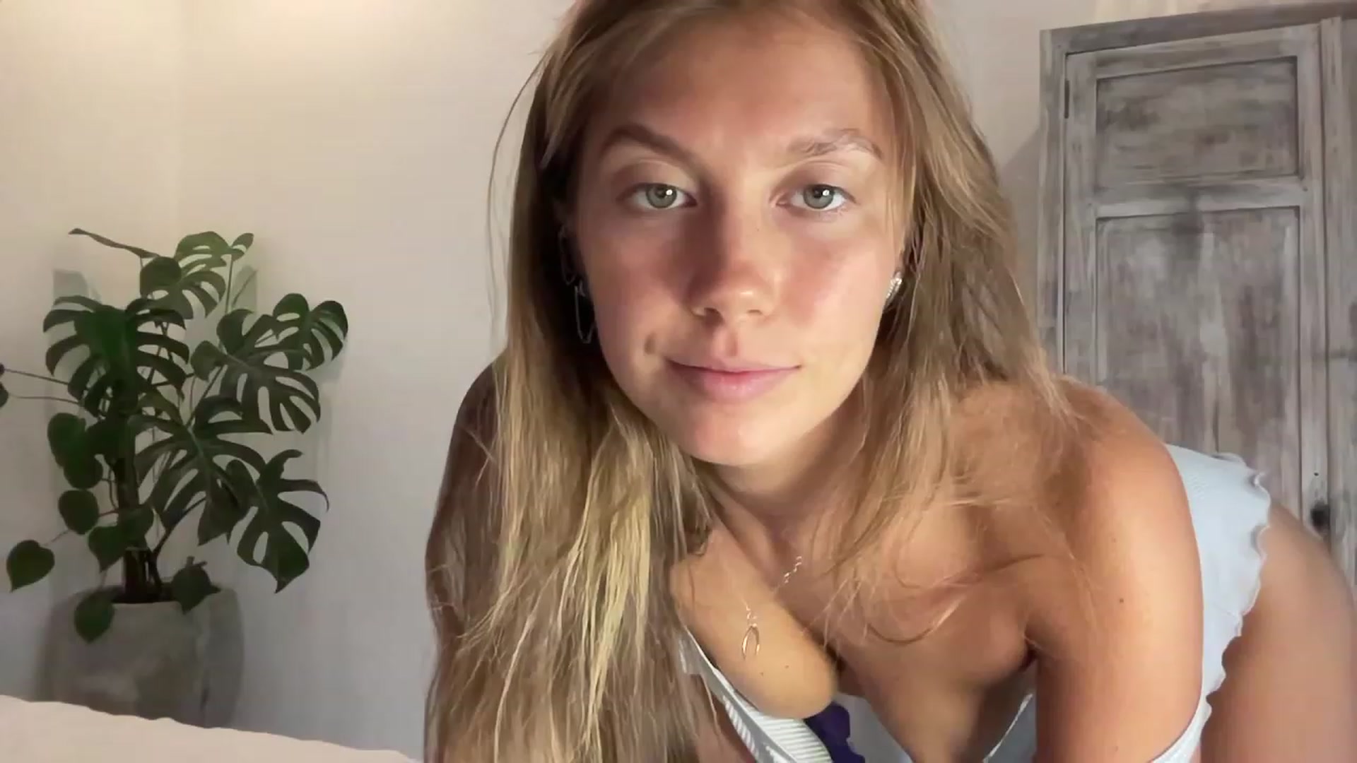 Gallery image thumbnail from JasSurfGirl's myfreecams stream on, 12/04/2023, 22:57 image 6 of 20