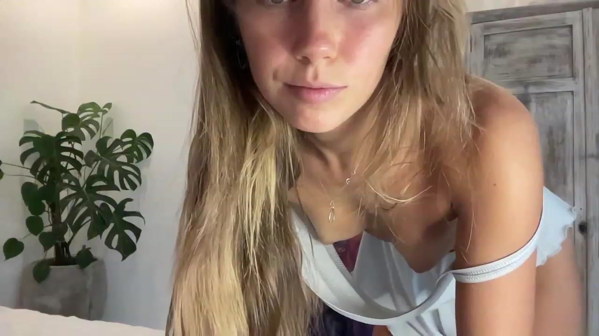 Gallery image thumbnail from JasSurfGirl's myfreecams stream on, 12/04/2023, 22:57 image 8 of 20