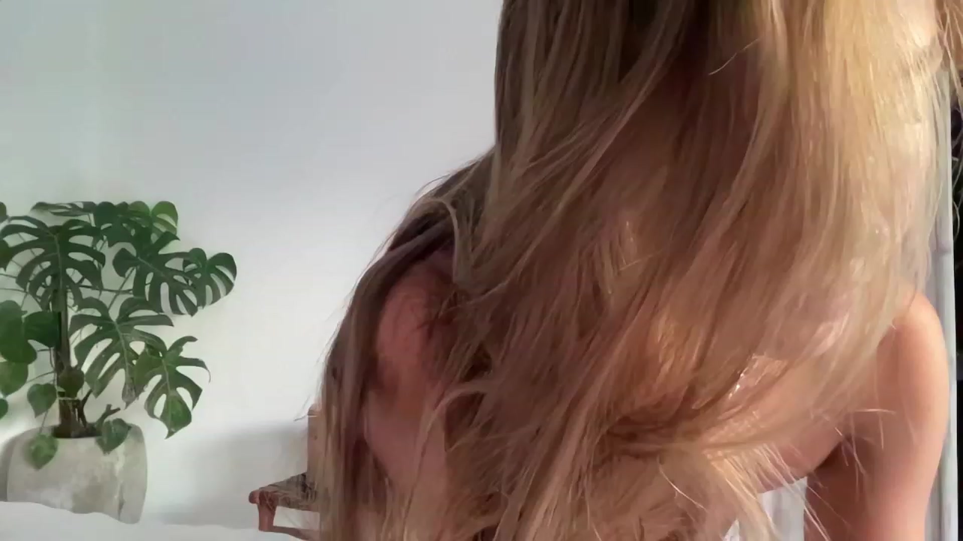 Gallery image thumbnail from JasSurfGirl's myfreecams stream on, 12/24/2023, 23:06 image 2 of 20