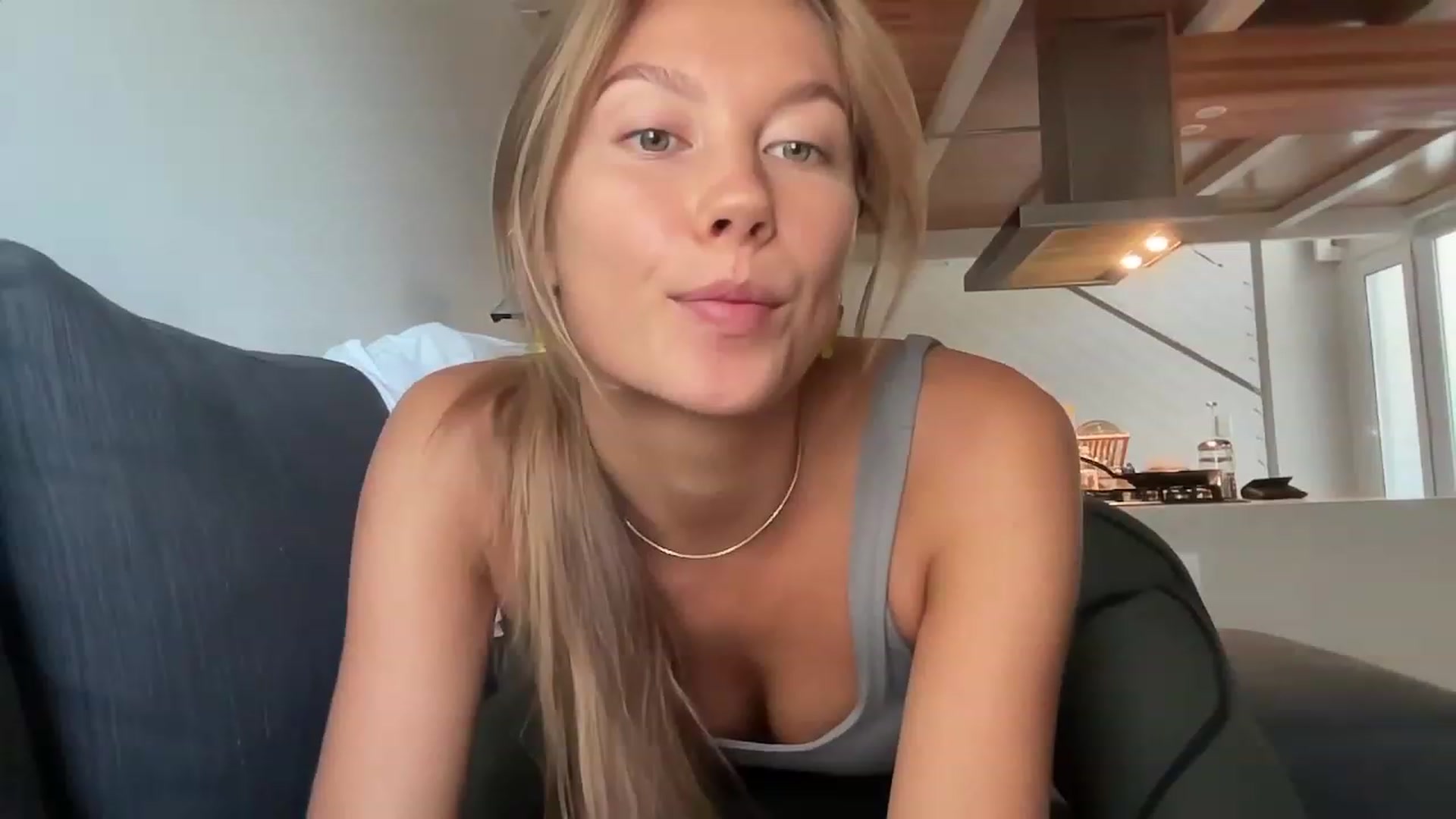 Gallery image thumbnail from JasSurfGirl's myfreecams stream on, 01/25/2024, 10:39 image 17 of 20