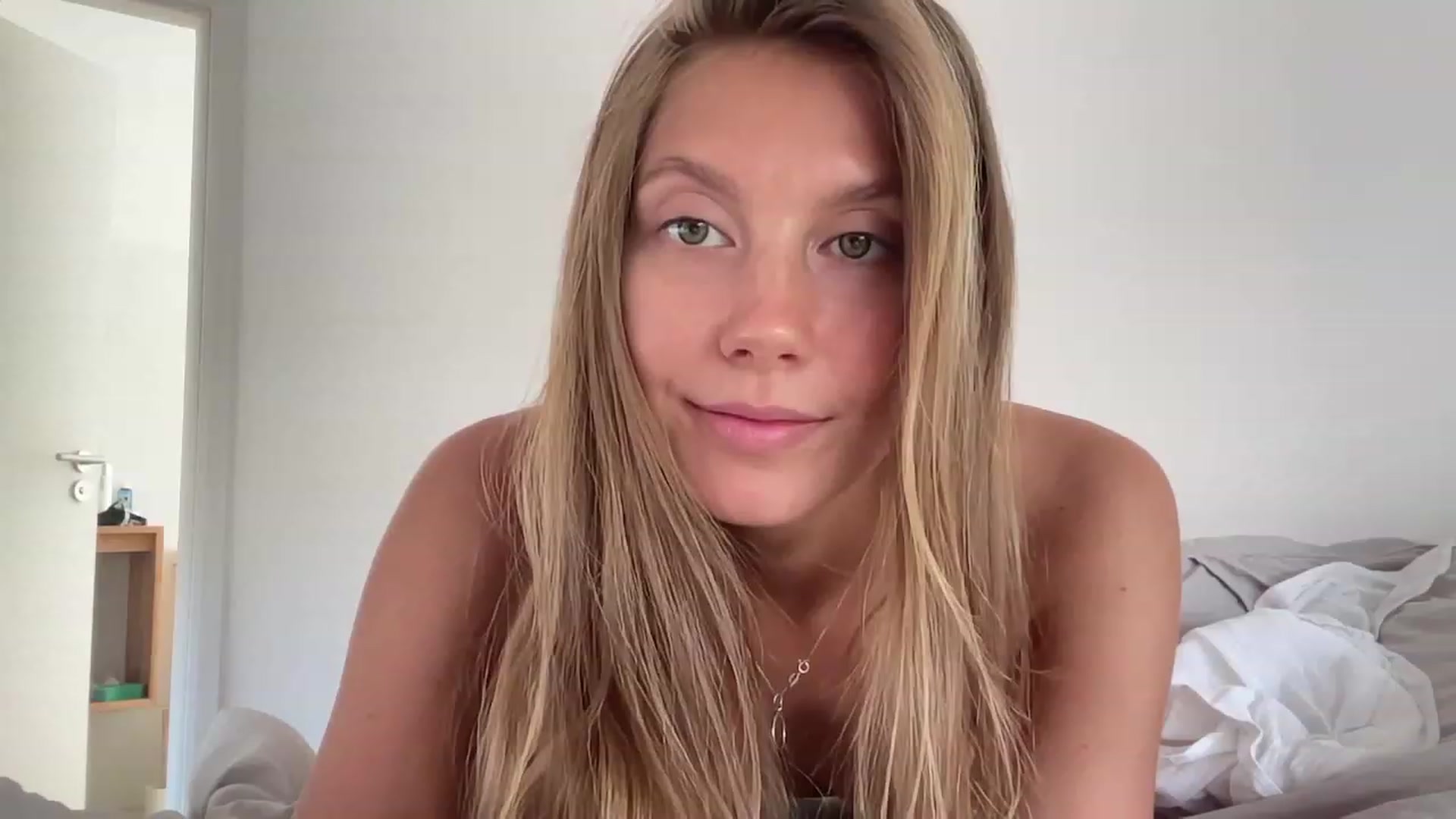 Gallery image thumbnail from JasSurfGirl's myfreecams stream on, 02/05/2024, 10:49 image 2 of 20