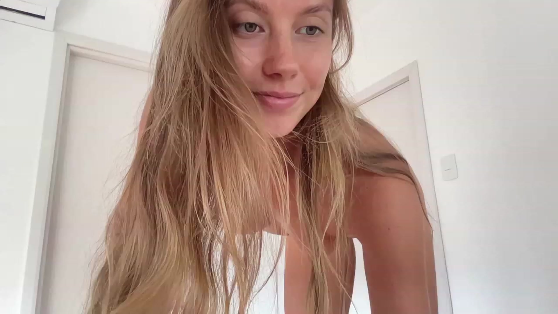 Gallery image thumbnail from JasSurfGirl's myfreecams stream on, 02/05/2024, 11:25 image 7 of 20