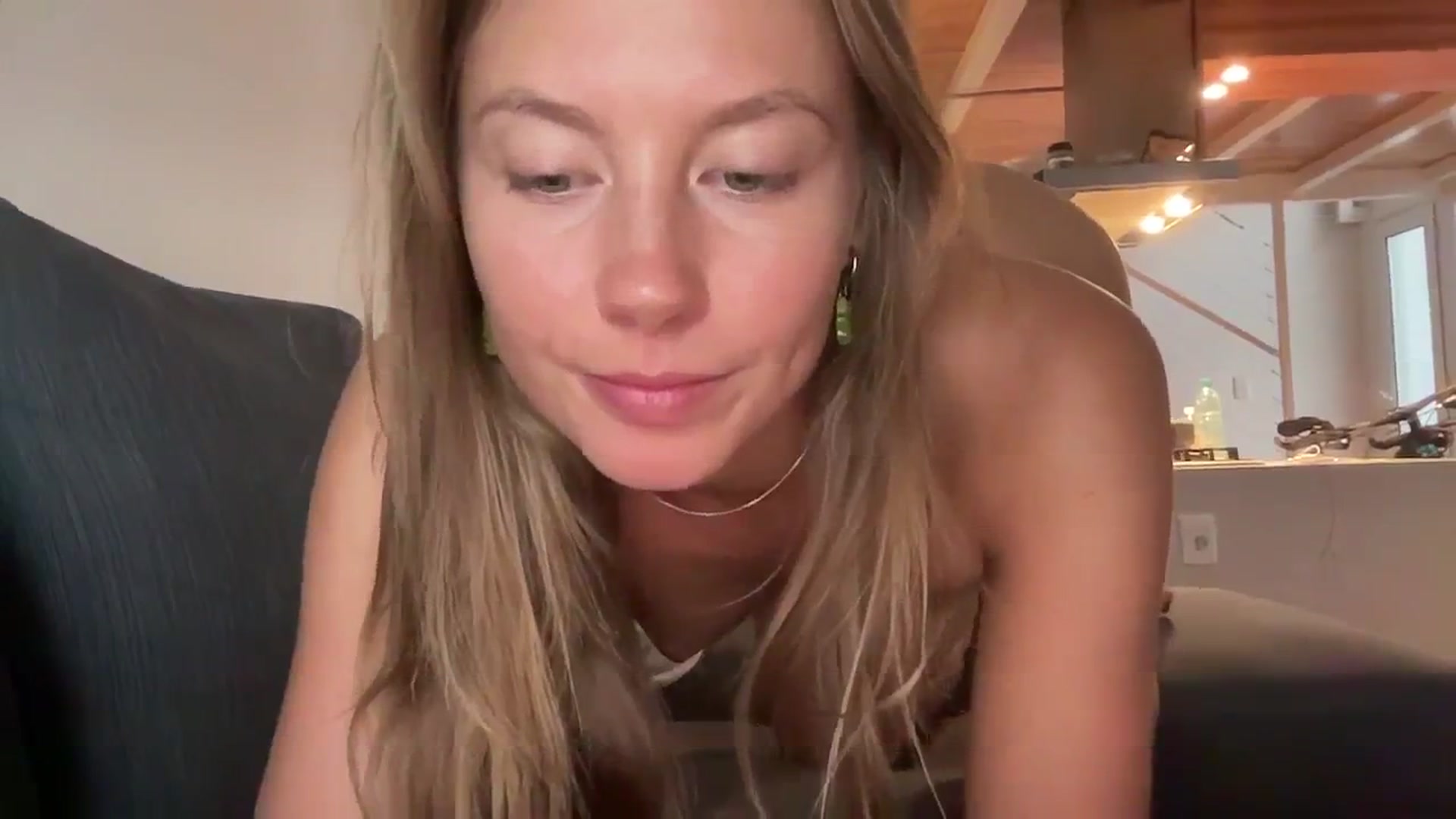 Gallery image thumbnail from JasSurfGirl's myfreecams stream on, 02/07/2024, 10:01 image 12 of 20