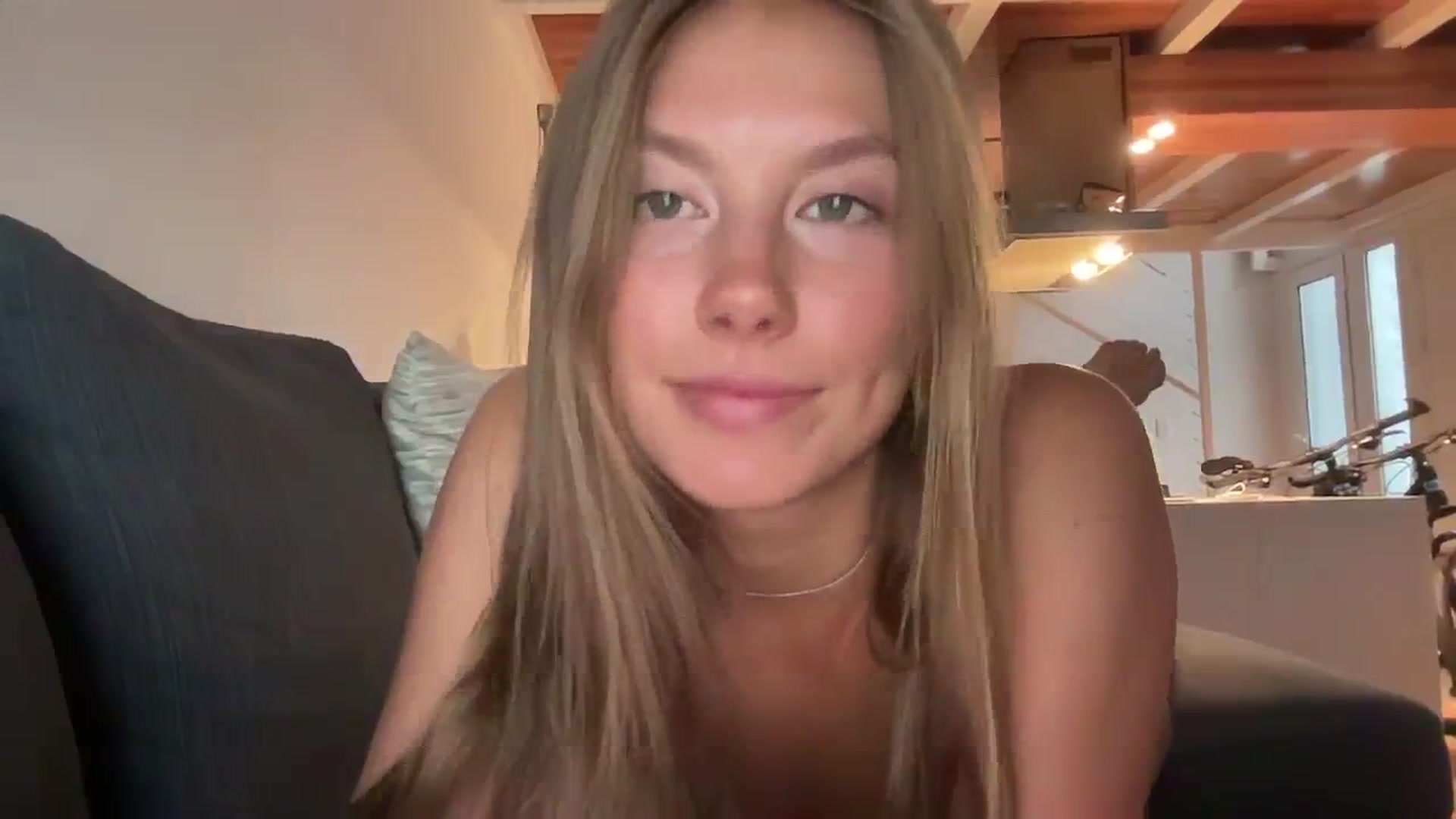 Gallery image thumbnail from JasSurfGirl's myfreecams stream on, 02/07/2024, 10:01 image 4 of 20
