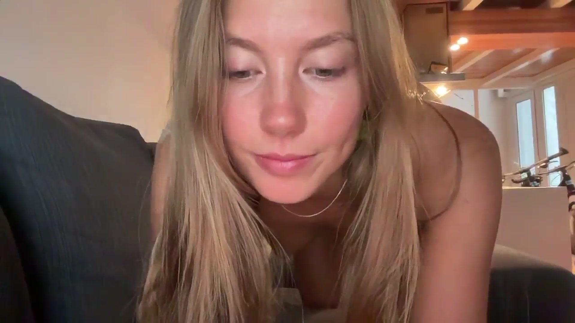 Gallery image thumbnail from JasSurfGirl's myfreecams stream on, 02/07/2024, 10:01 image 2 of 20