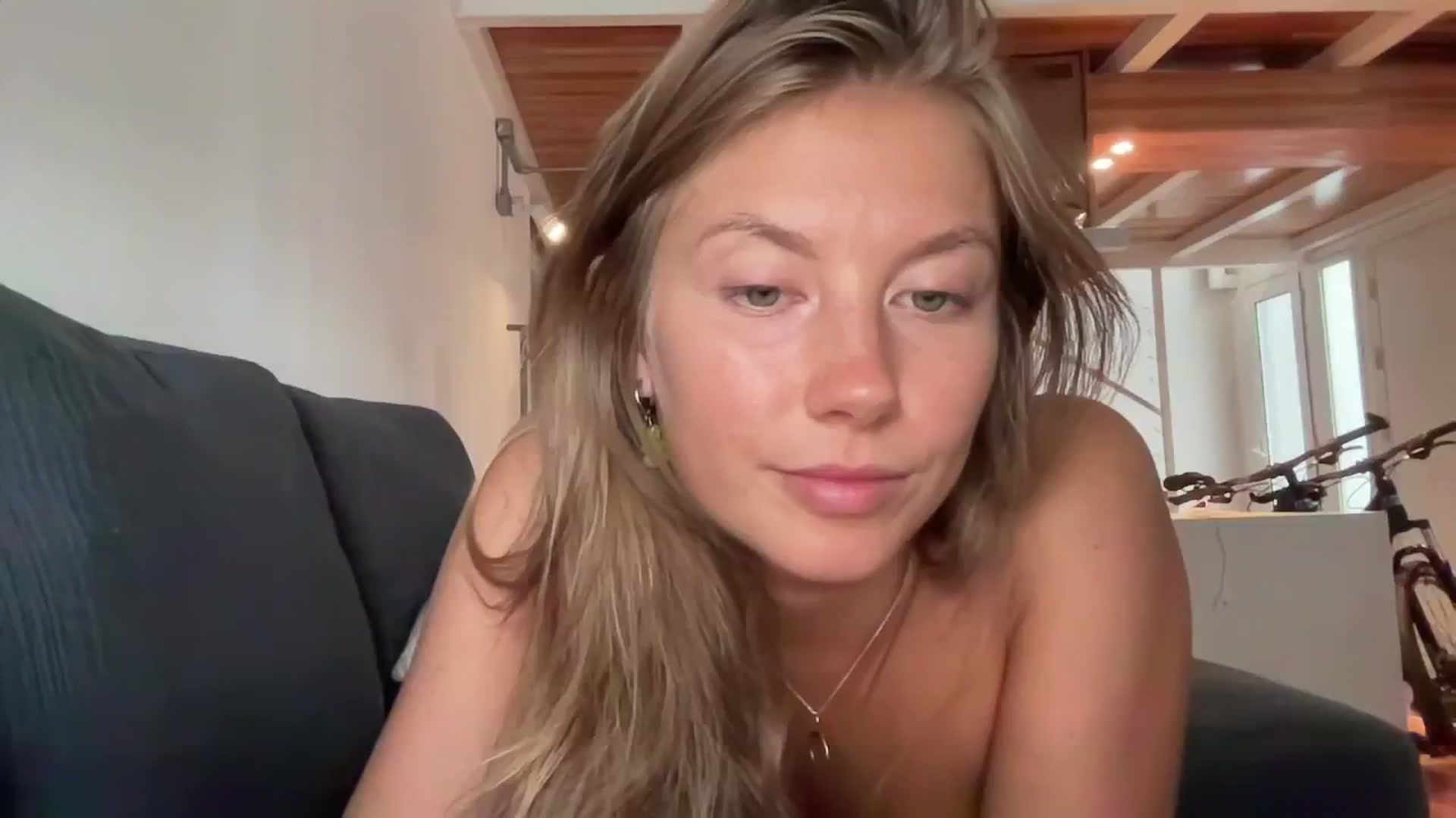 Gallery image thumbnail from JasSurfGirl's myfreecams stream on, 02/07/2024, 10:32 image 13 of 20