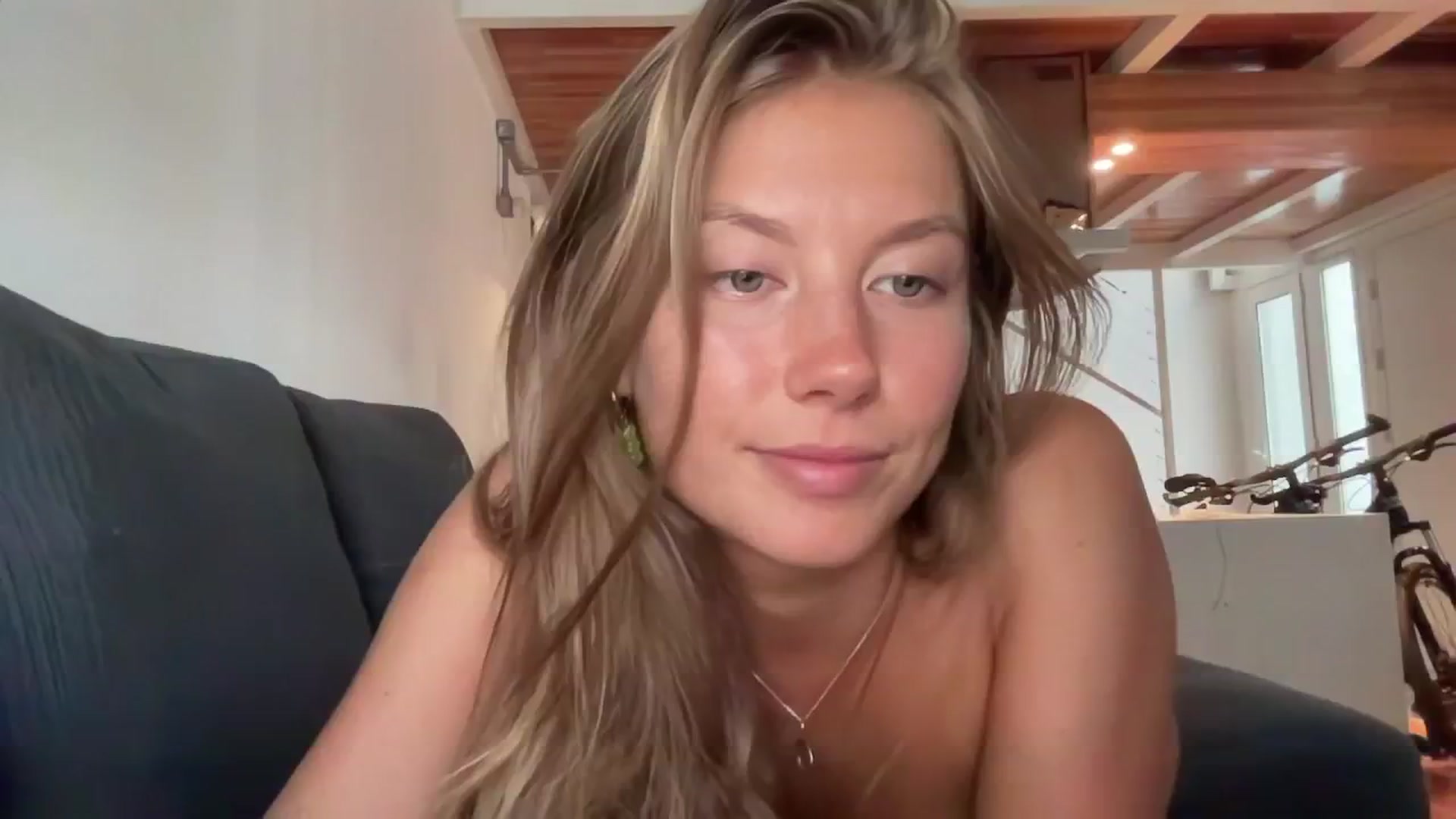 Gallery image thumbnail from JasSurfGirl's myfreecams stream on, 02/07/2024, 10:32 image 9 of 20