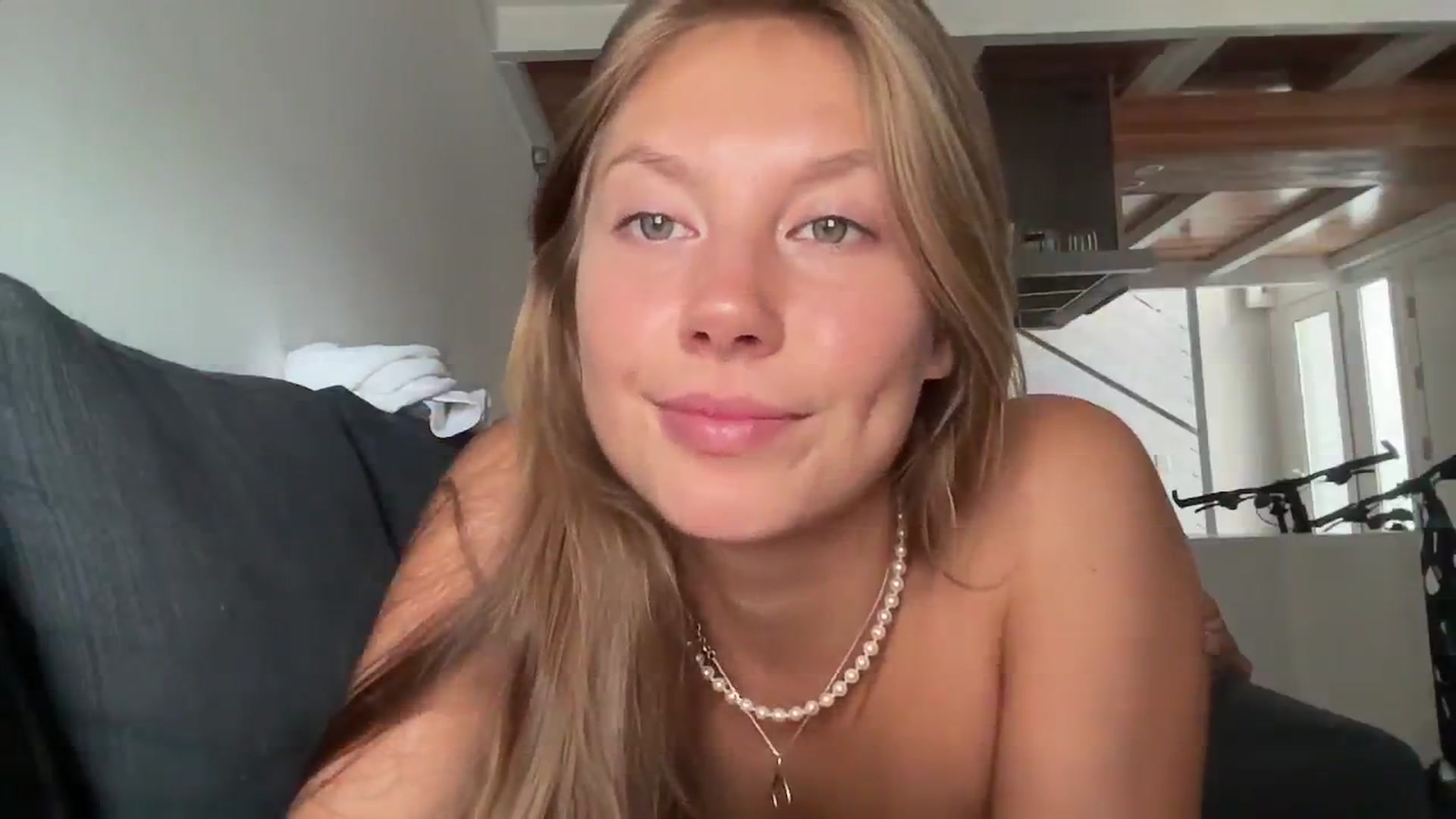 Gallery image thumbnail from JasSurfGirl's myfreecams stream on, 02/15/2024, 11:18 image 8 of 20