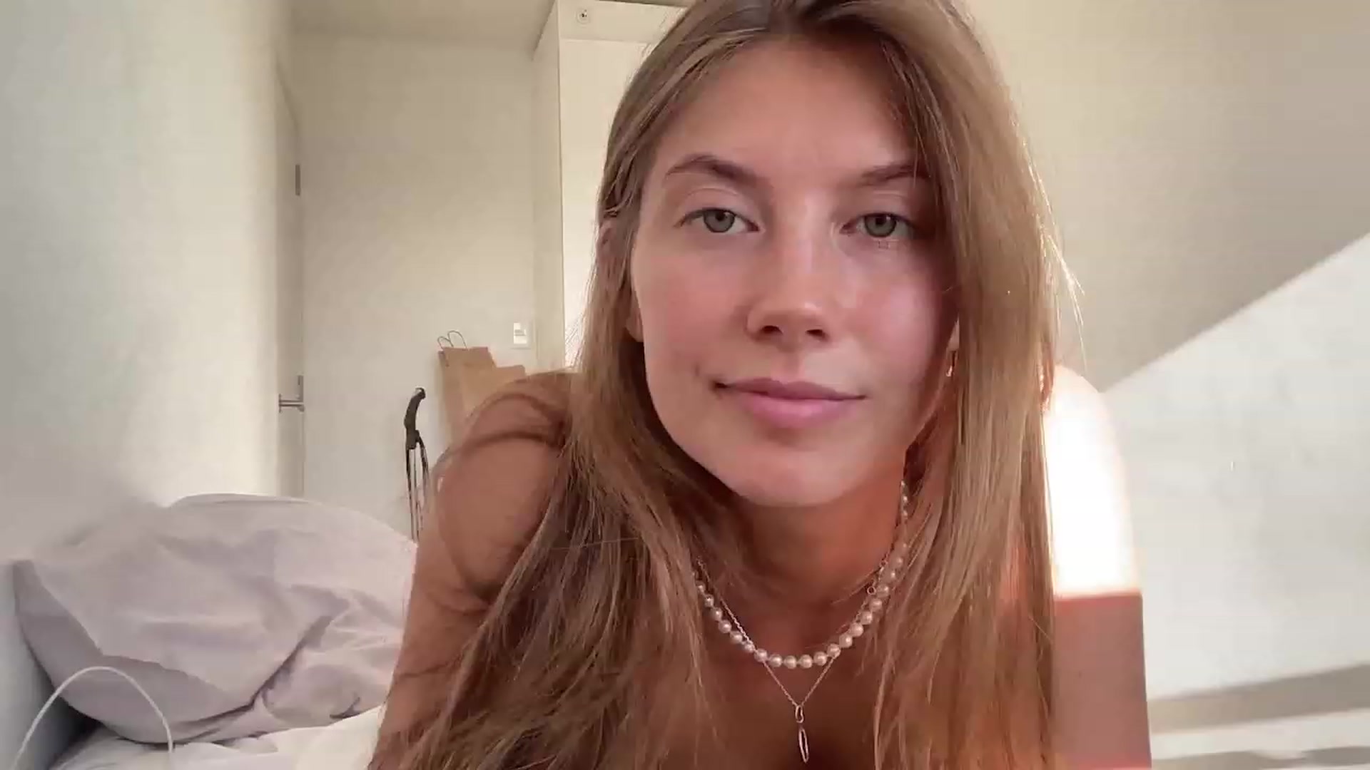 Gallery image thumbnail from JasSurfGirl's myfreecams stream on, 03/10/2024, 11:32 image 1 of 20