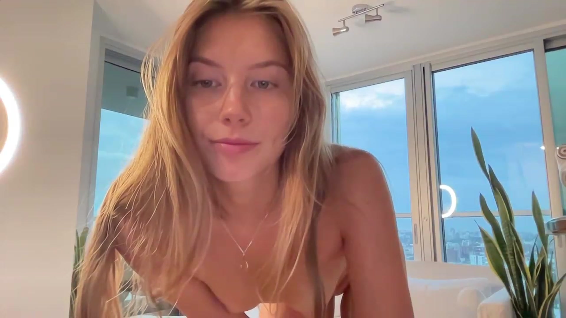 Gallery image thumbnail from JasSurfGirl's myfreecams stream on, 03/13/2024, 10:24 image 19 of 20