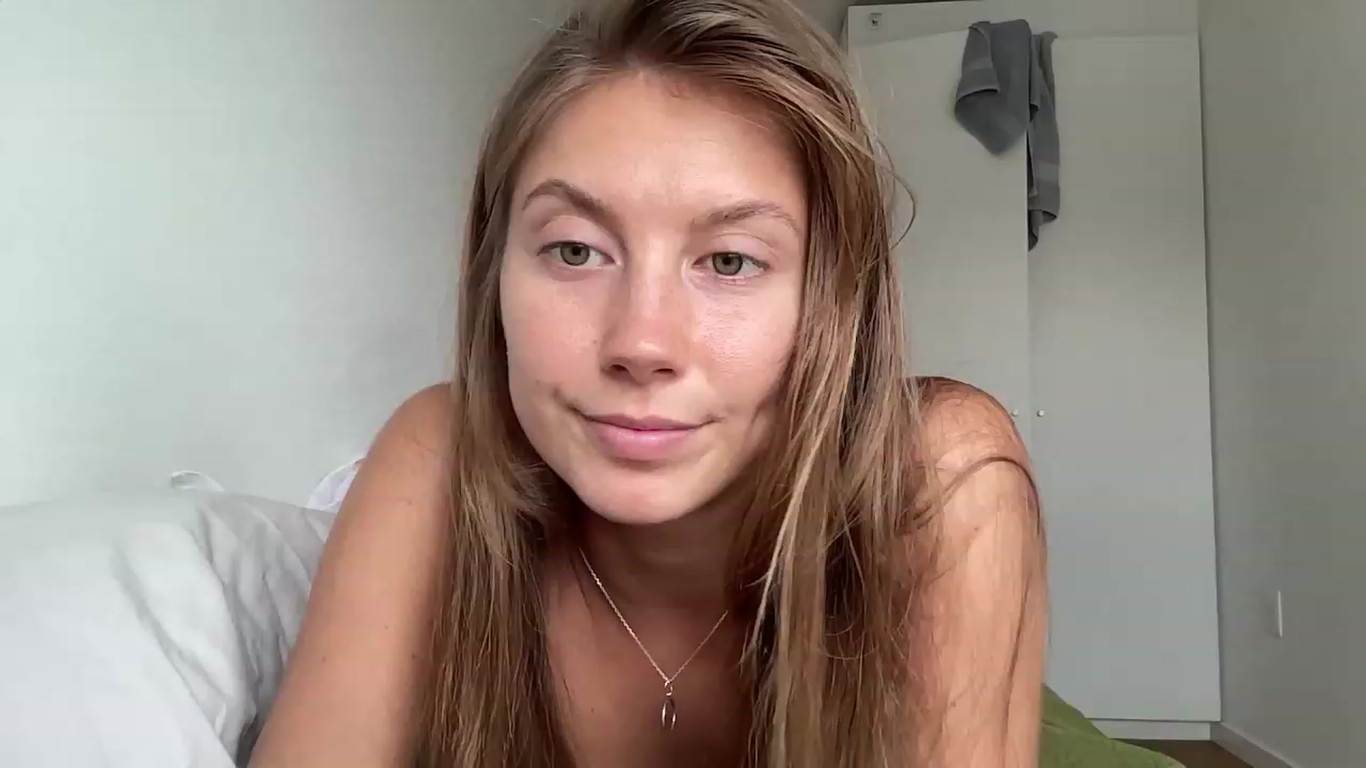 Gallery image thumbnail from JasSurfGirl's myfreecams stream on, 03/13/2024, 18:23 image 1 of 20