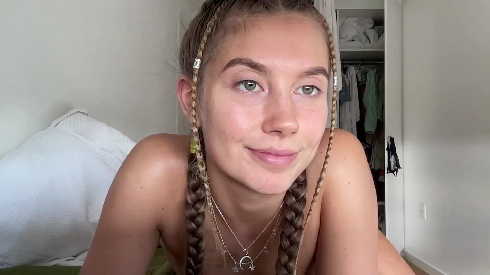 Gallery image thumbnail from JasSurfGirl's myfreecams stream on, 03/24/2024, 12:22 image 5 of 20