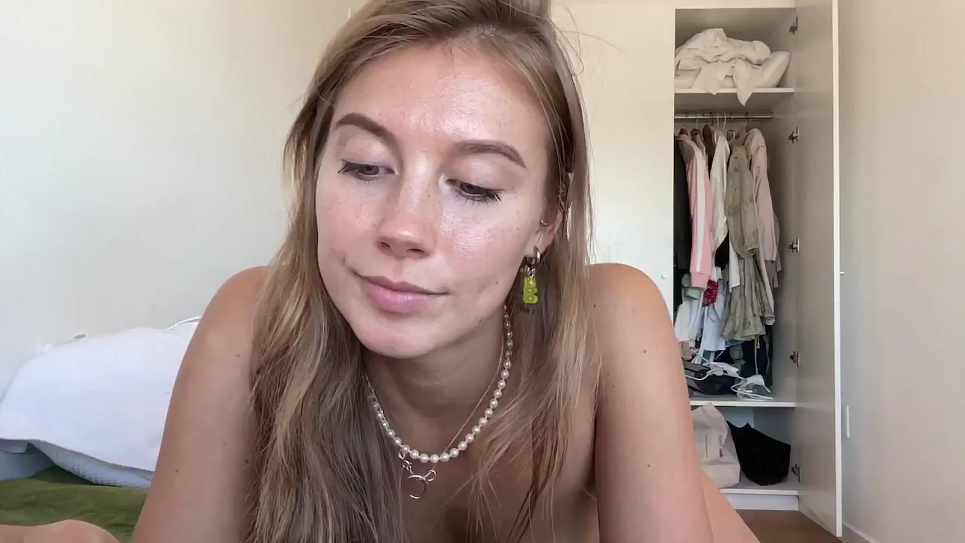 Gallery image thumbnail from JasSurfGirl's myfreecams stream on, 04/17/2024, 18:30 image 11 of 20