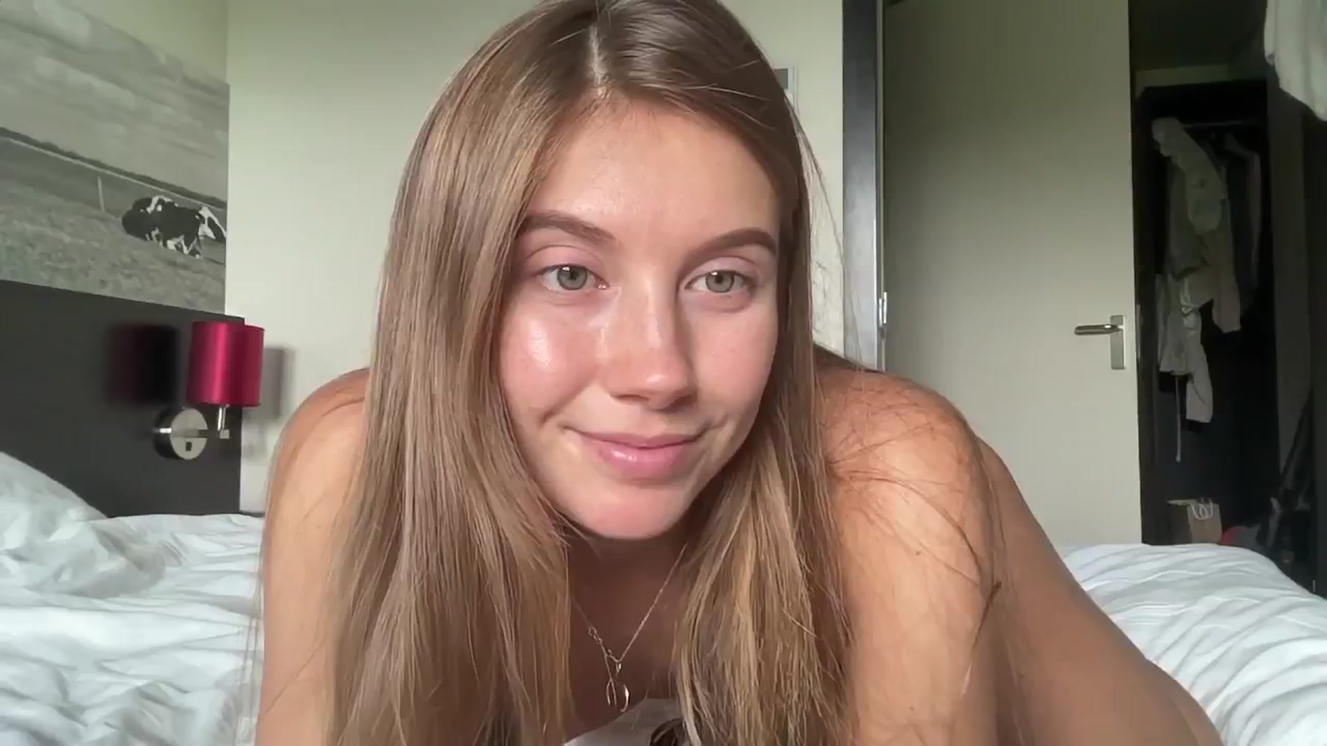 Gallery image thumbnail from JasSurfGirl's myfreecams stream on, 05/17/2024, 12:32 image 3 of 20