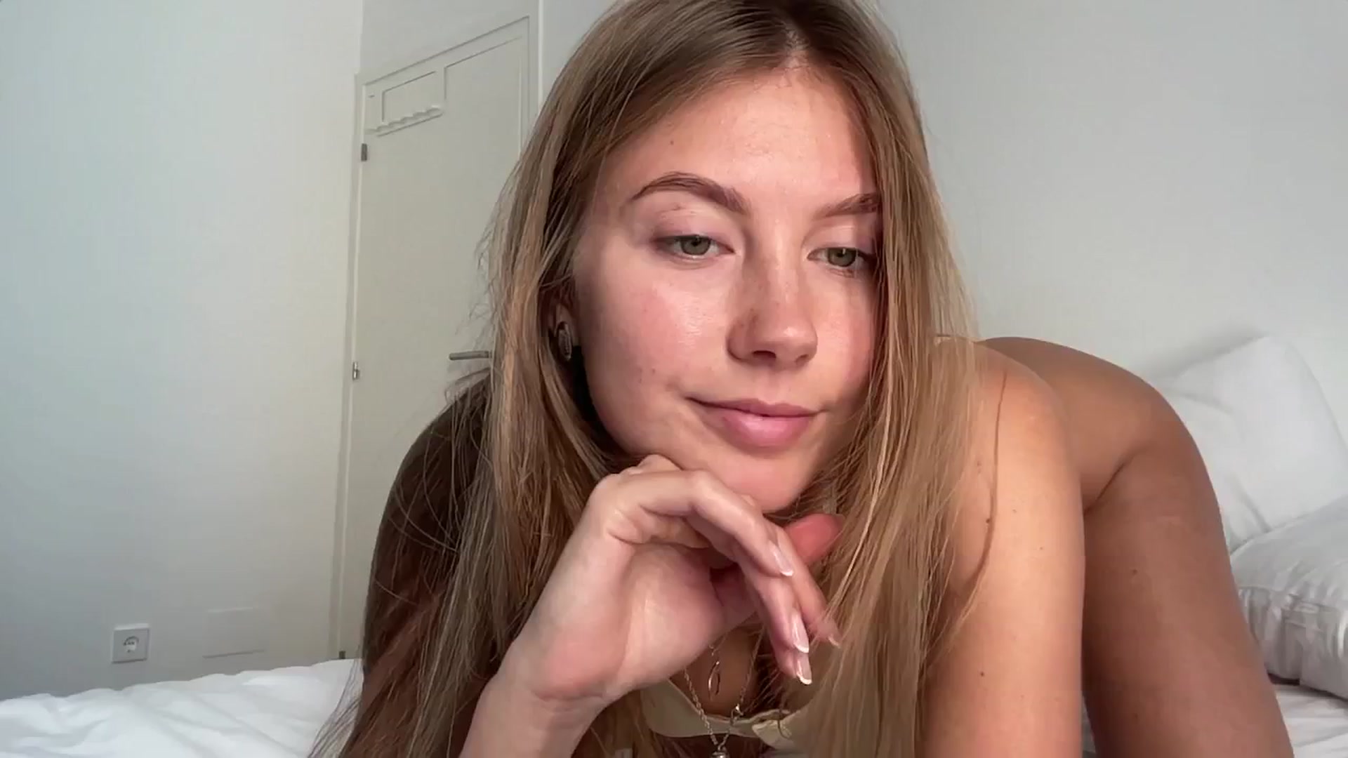 Gallery image thumbnail from JasSurfGirl's myfreecams stream on, 06/05/2024, 10:35 image 7 of 20