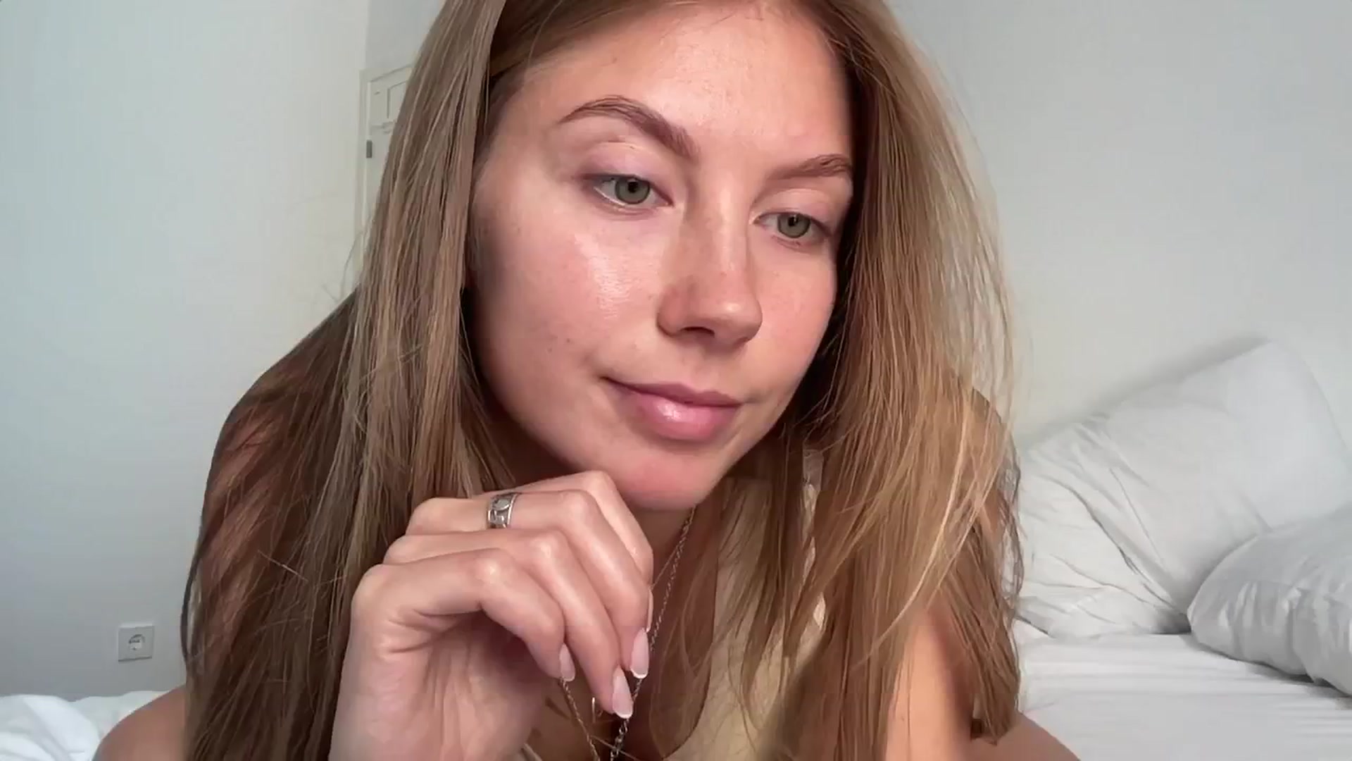 Gallery image thumbnail from JasSurfGirl's myfreecams stream on, 06/05/2024, 10:35 image 9 of 20