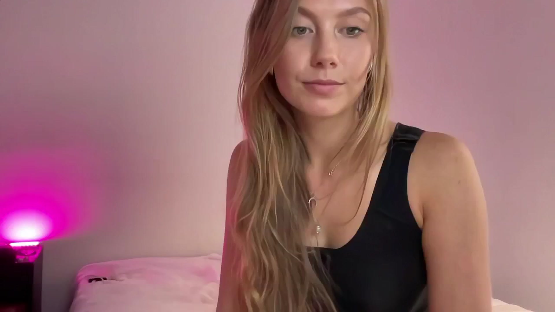 Gallery image thumbnail from JasSurfGirl's myfreecams stream on, 06/07/2024, 06:34 image 20 of 20