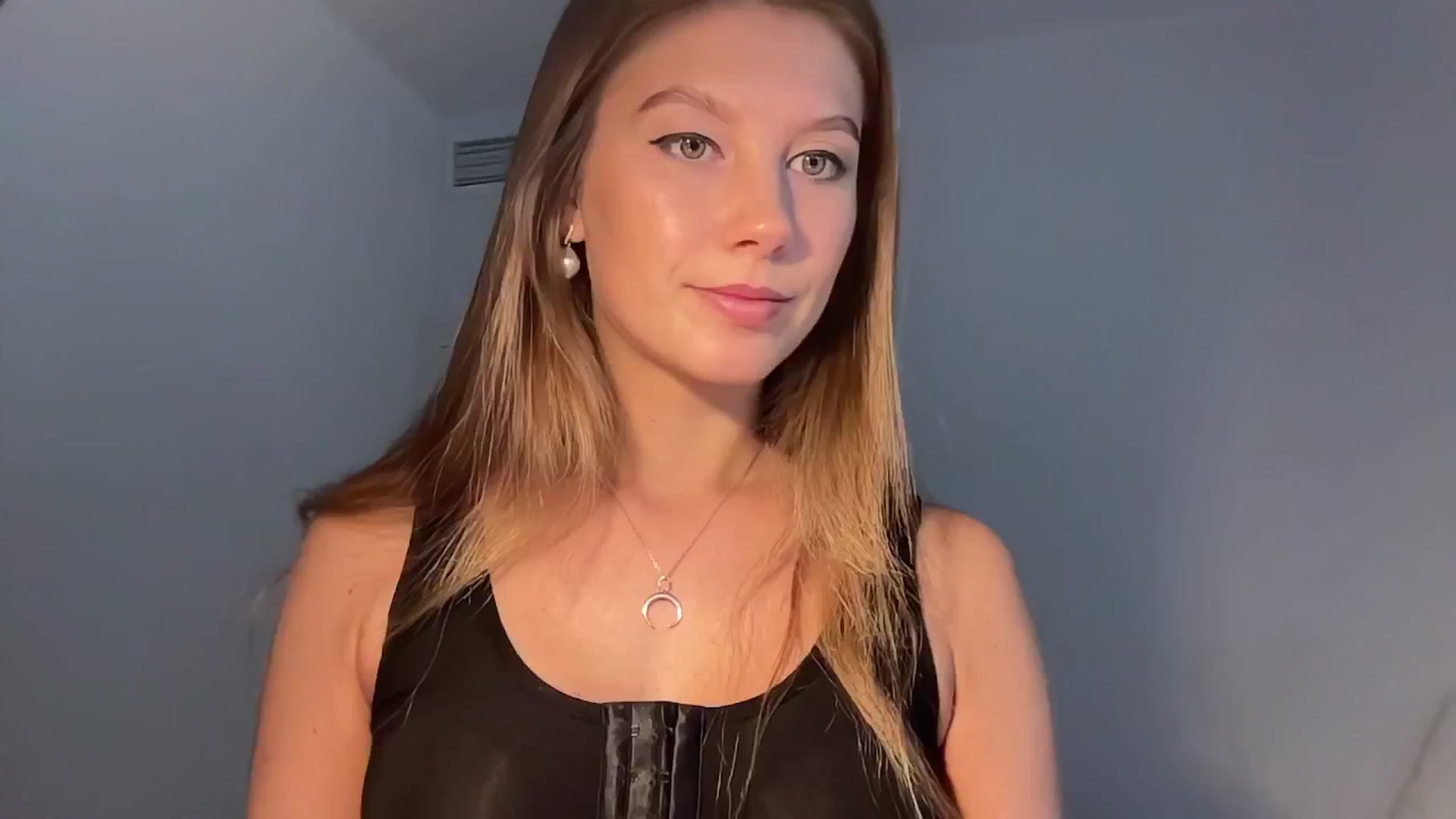 Gallery image thumbnail from JasSurfGirl's myfreecams stream on, 06/12/2024, 06:51 image 1 of 20
