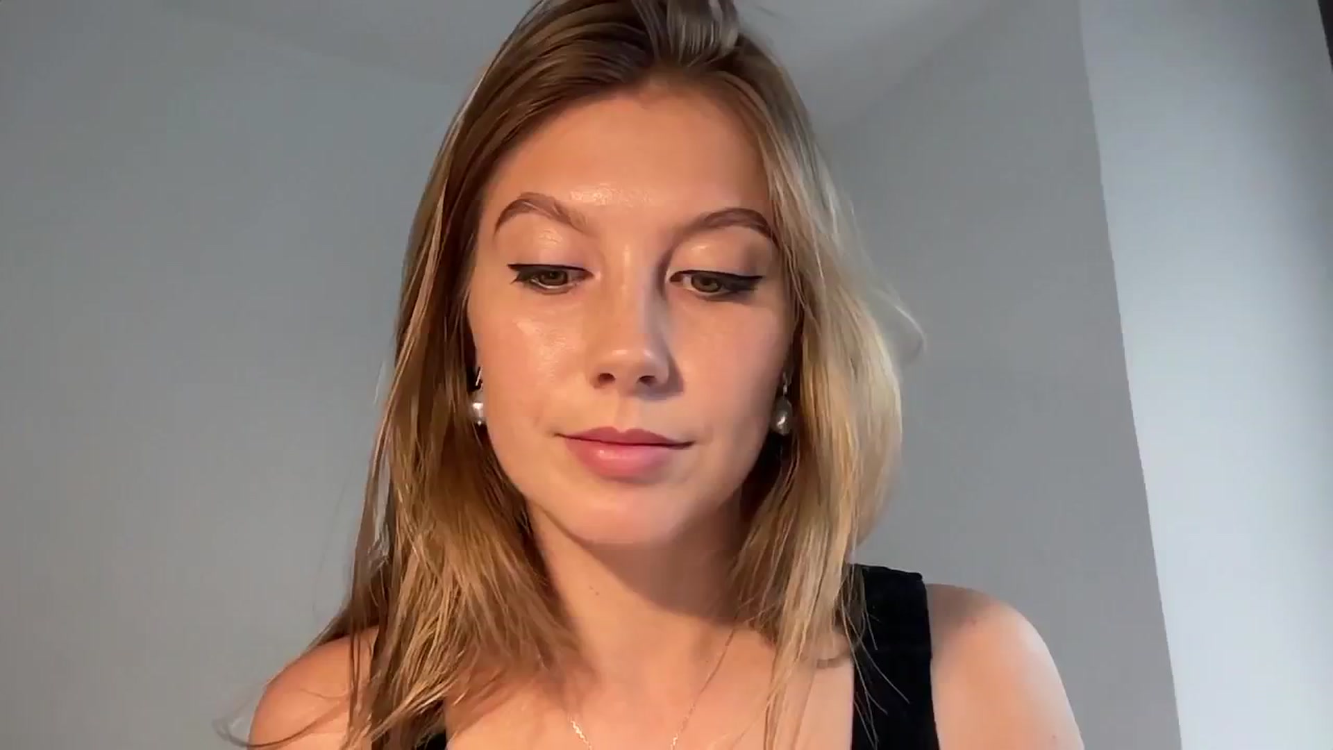 Gallery image thumbnail from JasSurfGirl's myfreecams stream on, 06/12/2024, 07:03 image 15 of 20