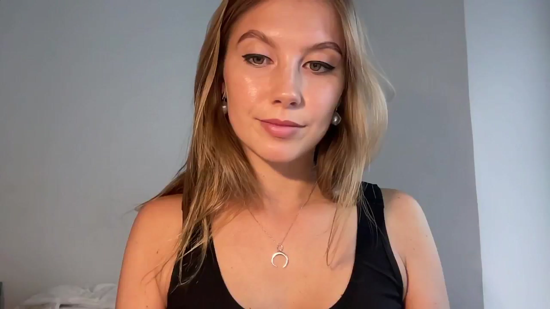 Gallery image thumbnail from JasSurfGirl's myfreecams stream on, 06/12/2024, 07:03 image 17 of 20