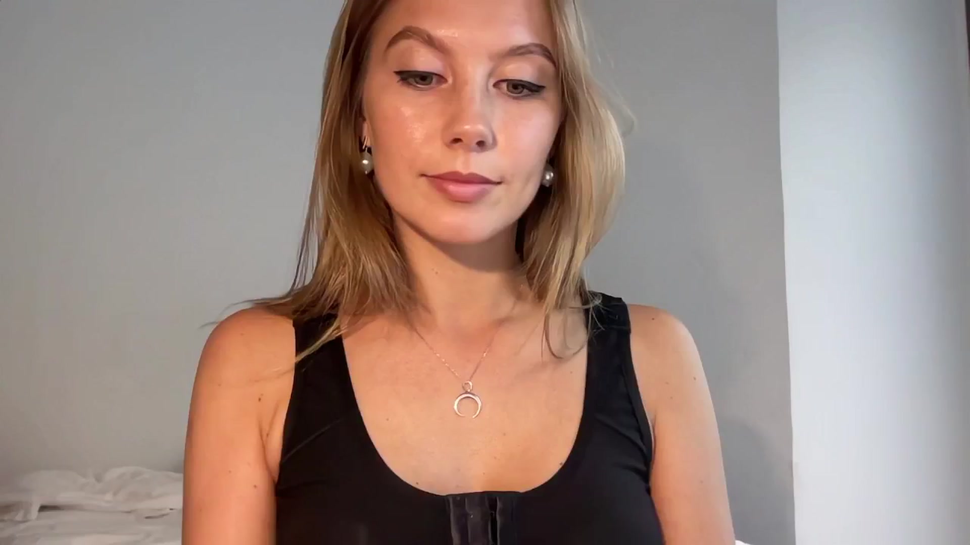 Gallery image thumbnail from JasSurfGirl's myfreecams stream on, 06/12/2024, 07:03 image 13 of 20